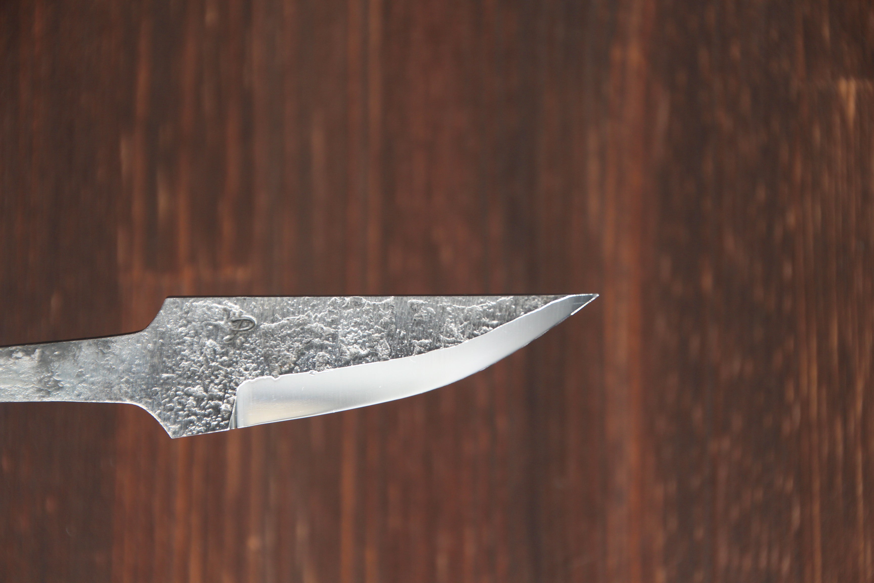 Knivblad råsmidd, med rett rygg
